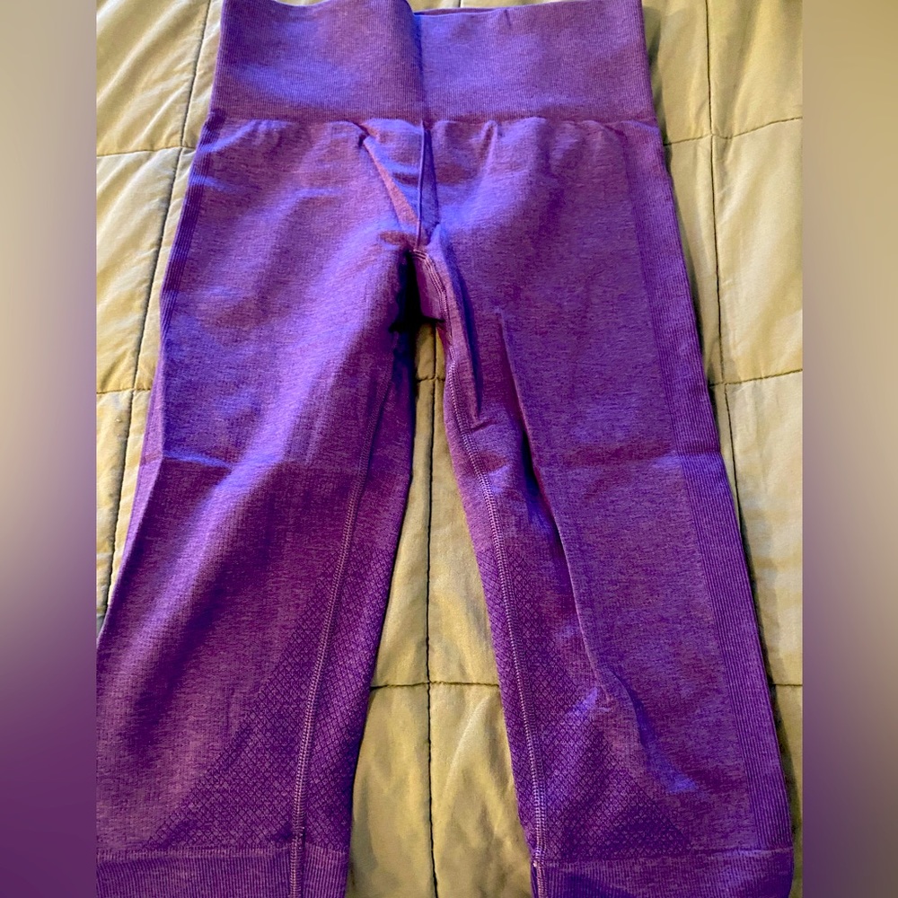 Lululemon free to flow seamless cropped leggings